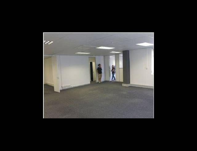 175M² OFFICE RENTED IN STEENBERG